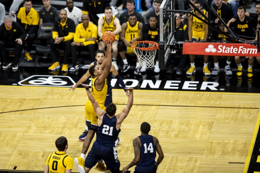 Iowa+forward+Keegan+Murray+attempts+to+dunk+during+a+men%E2%80%99s+basketball+game+between+Iowa+and+Penn+State+at+Carver-Hawkeye+Arena+on+Saturday%2C+Jan.+22%2C+2022.+Murray+collected+15+points.+The+Hawkeyes+defeated+the+Nittany+Lions%2C+68-51.