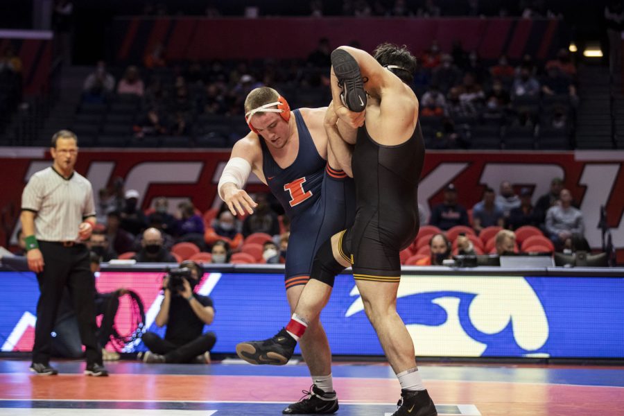 Iowa’s 285-pound No. 6 Tony Cassioppi wrestles Illinois’ No. 17 Luke Luffman during a wrestling dual between No. 2 Iowa and No. 21 Illinois at State Farm Center in Champaign, IL on Sunday, Jan. 16, 2022. The Hawkeyes defeated the Fighting Illini 36-3. 