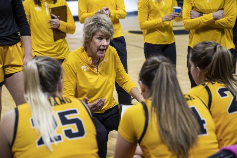 Iowa head coach Lisa Bluder talks to her players during a timeout at a women’s basketball game between No. 15 Iowa and Indiana University-Purdue University Indianapolis at Carver-Hawkeye Arena in Iowa City on Tuesday, Dec. 21, 2021. The Jaguars defeated the Hawkeyes 74-73. 