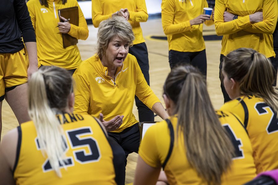 Iowa+head+coach+Lisa+Bluder+talks+to+her+players+during+a+timeout+at+a+women%E2%80%99s+basketball+game+between+No.+15+Iowa+and+Indiana+University-Purdue+University+Indianapolis+at+Carver-Hawkeye+Arena+in+Iowa+City+on+Tuesday%2C+Dec.+21%2C+2021.+The+Jaguars+defeated+the+Hawkeyes+74-73.+