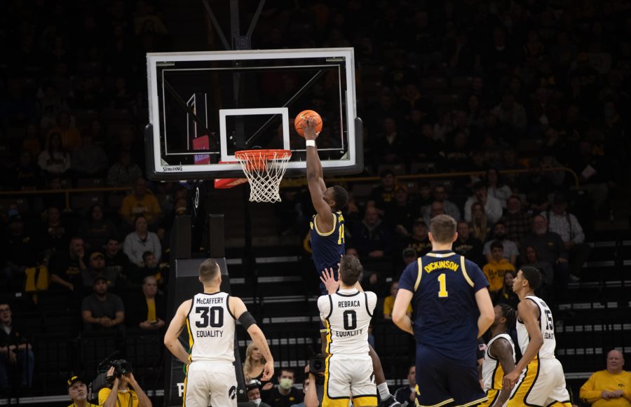 Iowa men&#39;s basketball misses opportunities in loss to Michigan - The Daily Iowan
