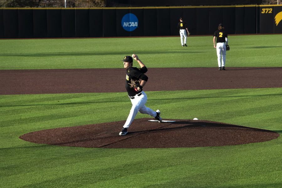 Iowa+redshirt+junior+Duncan+Davitt+warms+up+during+a+baseball+game+at+Duane+Banks+Field+on+March+2%2C+2022.+The+Hawkeyes+defeated+the+Rams%2C+8-0.+Davitt+had+six+strikeouts+in+three+innings.