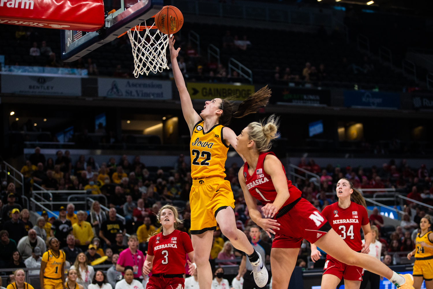 Caitlin Clark Dislodges Nebraska Leads Iowa Womens Basketball To Big Ten Tournament 
