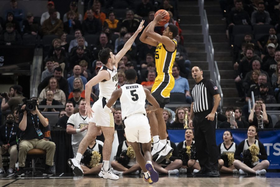 Iowa+forward+Keegan+Murray+shoots+a+ball+during+a+men%E2%80%99s+basketball+game+between+No.+5+Iowa+and+No.+3+Purdue+in+the+Big+Ten+Basketball+Tournament+Championship+at+Gainbridge+Fieldhouse+in+Indianapolis+on+Sunday%2C+March+13%2C+2022.+%28Dimia+Burrell%2FThe+Daily+Iowan%29