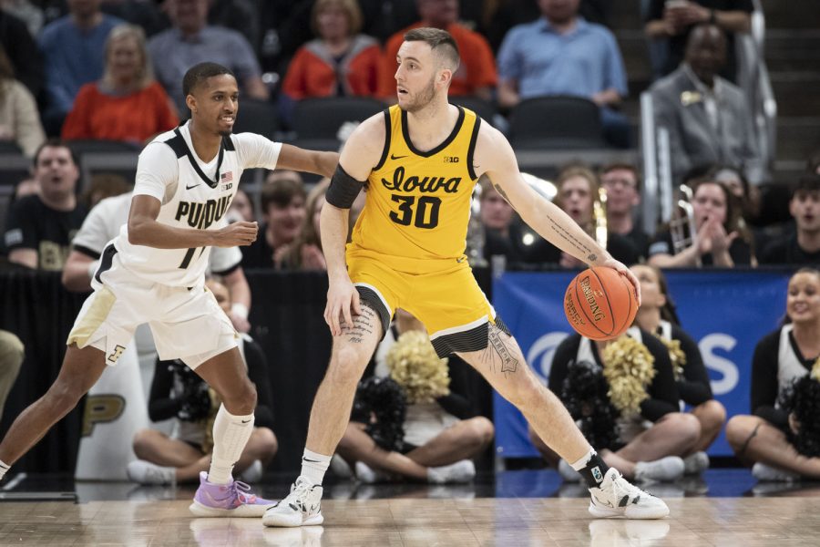 Iowa+guard+Connor+McCaffery+looks+to+drive+to+the+basket+during+a+men%E2%80%99s+basketball+game+between+No.+5+Iowa+and+No.+3+Purdue+in+the+Big+Ten+Basketball+Tournament+Championship+at+Gainbridge+Fieldhouse+in+Indianapolis+on+Sunday%2C+March+13%2C+2022.+The+Hawkeyes+defeated+the+Boilermakers%2C+00-00.+%28Dimia+Burrell%2FThe+Daily+Iowan%29