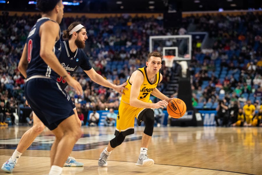 Iowa guard Jordan Bohannon drives the ball down the court during the first round of the NCAA Mens Championship between the Iowa Hawkeyes and the Richmond Spiders at KeyBank Center in Buffalo, N.Y., on Thursday, March 17, 2022. Bohannon earned two rebounds. The Spiders beat the Hawkeyes, 67-63.