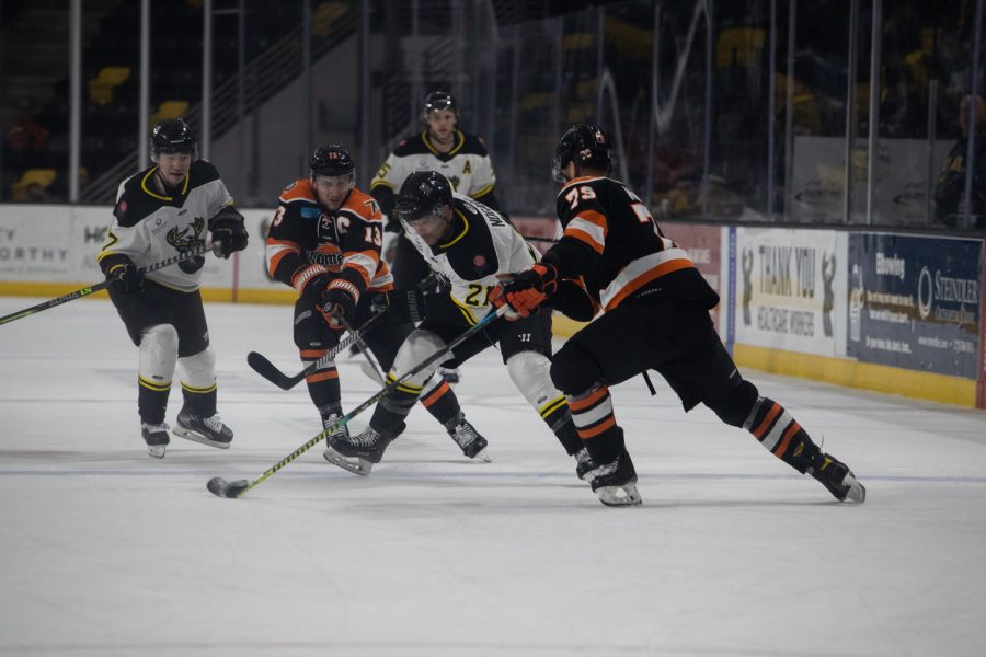 Iowa Heartlanders’ forward Luke Nogard weaves through two Comets defensemen during a game between the Fort Wayne Komets and Iowa Heartlanders at Xtream Arena on Wednesday, March 9, 2022. The Komets end the Heartlanders’ seven-game win streak with a 6-0 victory.