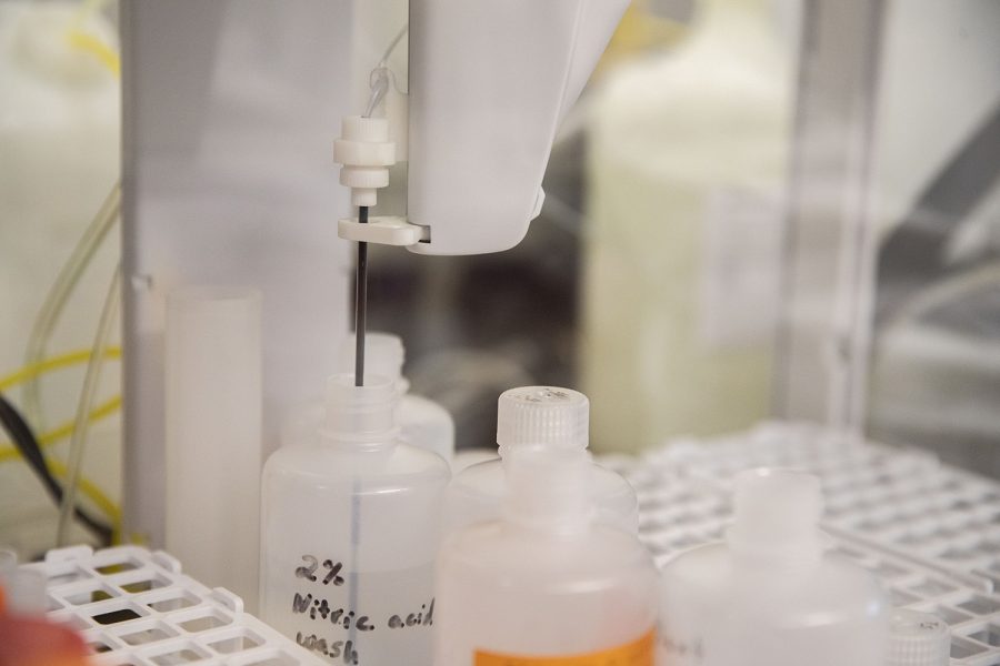 An Inductively Coupled Plasma Mass Spectrometer (ICP-MS) extracts nitric acid wash from a bottle in the Seamans Center on Tuesday, March 29, 2022. 