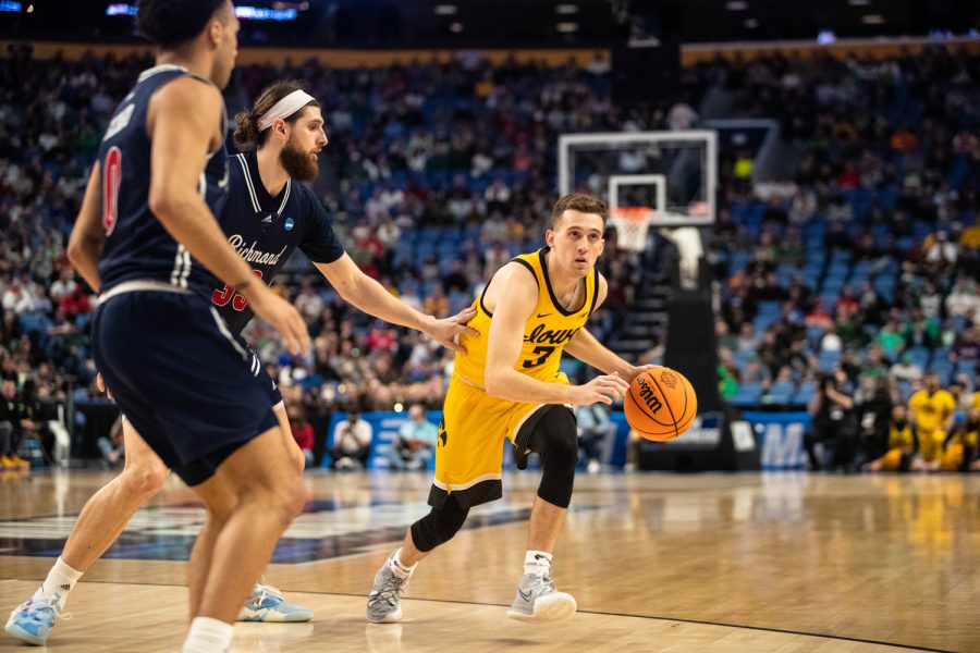 Iowa guard Jordan Bohannon drives the ball down the court during the first round of the NCAA Men's Championship between the Iowa Hawkeyes and the Richmond Spiders at KeyBank Center in Buffalo, N.Y., on Thursday, March 17, 2022.