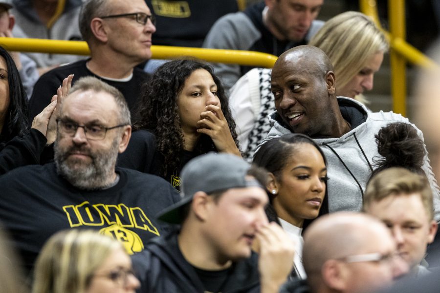 Kenyan Murray speaks with his daughter, Mckenna, during a men’s basketball game between No. 24 Iowa and Northwestern in Carver-Hawkeye Arena on Monday, Feb. 28, 2022. The Hawkeyes defeated the Wildcats, 82-61.