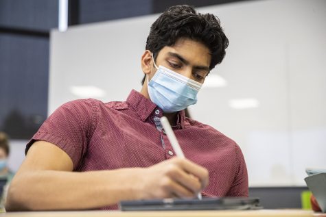 University of Iowa senior studying neurobiology Kartik Sivakumar completes homework during a neurobiology discussion in the Lindquist Center on Tuesday, April 12, 2022. 