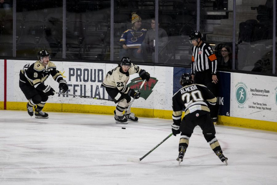 Iowa+forward+Zach+White+carries+the+puck+up+the+ice+during+a+hockey+match+between+Iowa+and+Wheeling+at+Xtream+Arena+in+Coralville+on+Wednesday%2C+April+6%2C+2022.+The+Nailers+defeated+the+Heartlanders%2C+6-4.