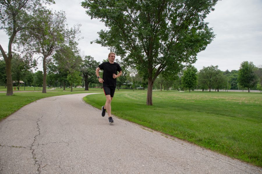 Runner+Tyler+Sullivan+jogs+on+a+trail+at+City+Park+in+Iowa+City+on+June+11%2C+2022.