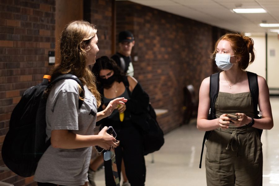 Two+students+are+seen+talking+after+class+in+the+English+Philosophy+Building+at+the+University+of+Iowa+on+Wednesday%2C+Aug.+25%2C+2021.+While+masks+are+not+required%2C+some+students+still+opt+to+wear+masks+on+campus.