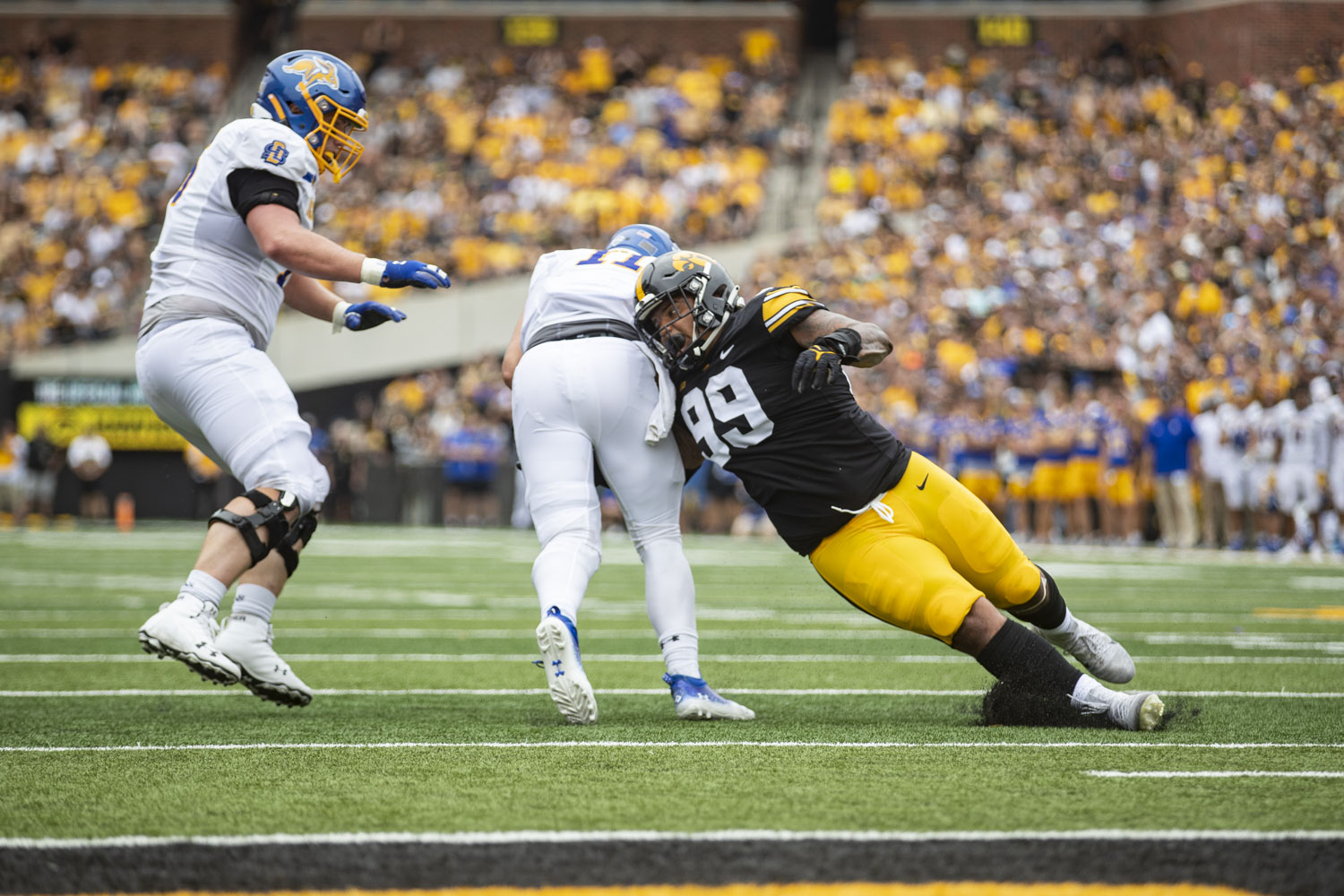 Iowa Football: Hawkeyes grading out as one of PFF's top defenses