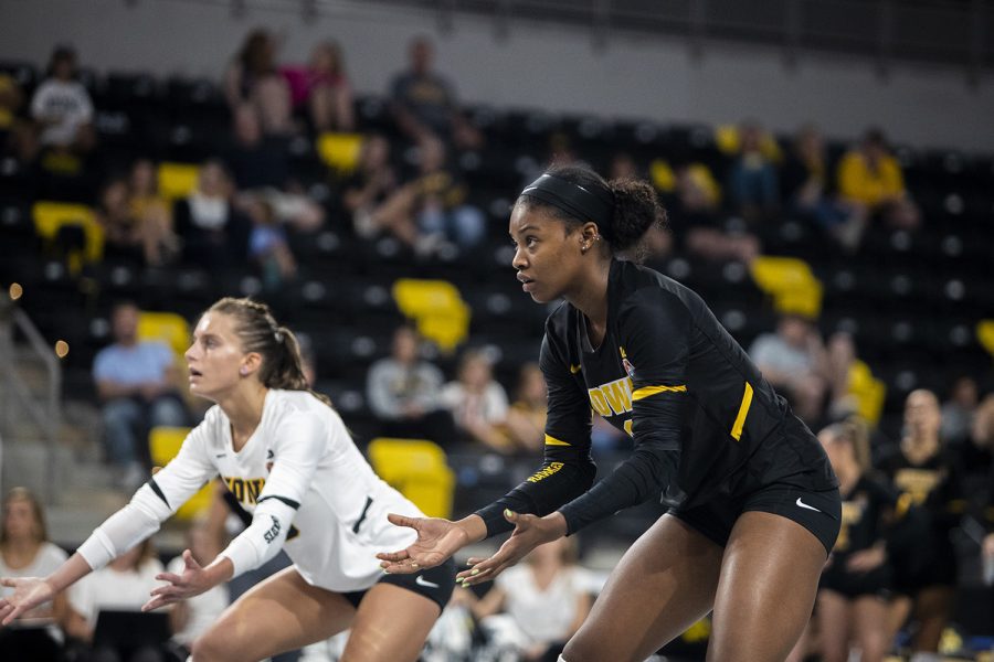 Iowa+outside+hitter+Nia+Washington+prepares+for+North+Florida%E2%80%99s+serve+during+a+volleyball+game+between+Iowa+and+North+Florida+at+Xtream+Arena+in+Coralville+on+Friday%2C+Sept.+16%2C+2022.+Washington+had+one+kill.The+Hawkeyes+defeated+the+Ospreys+3-0.