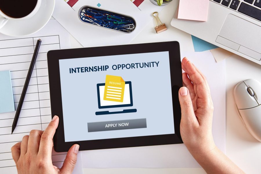 Point/Counterpoint | Are internships necessary for UI students?