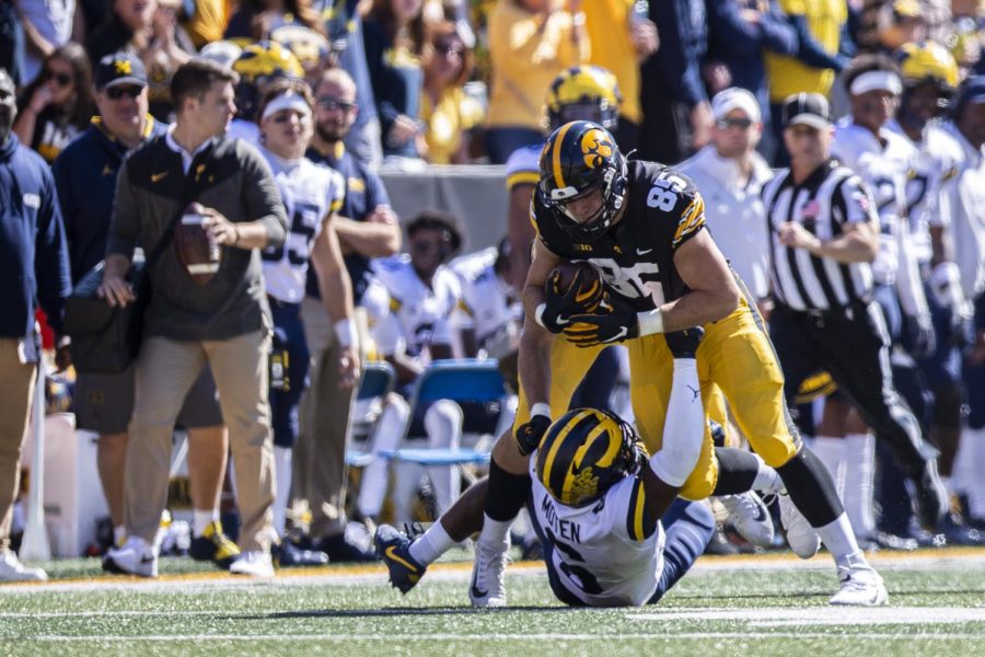 Iowa tight end Luke Lachey (85) drives past Michigan defensive back R.J. Moten (6) during a football game between Iowa and No. 4 Michigan at Kinnick Stadium in Iowa City on Saturday, Oct. 1, 2022. The Wolverines defeated the Hawkeyes, 27-14. 