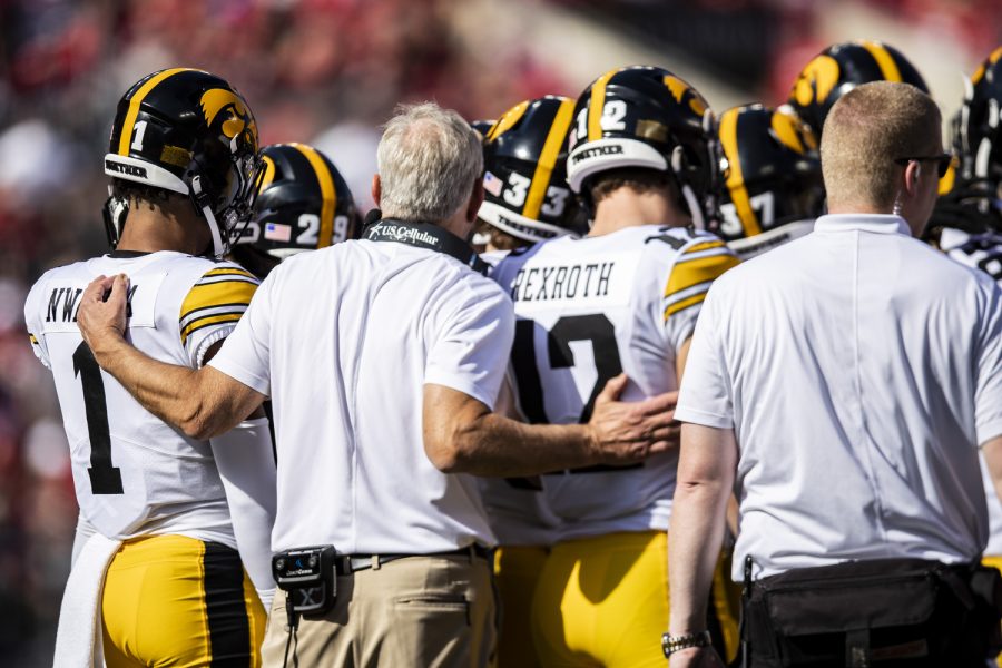 Iowa+head+coach+Kirk+Ferentz+huddles+up+with+his+players+during+a+football+game+between+Iowa+and+No.+2+Ohio+State+at+Ohio+Stadium+in+Columbus%2C+Ohio%2C+on+Saturday%2C+Oct.+22%2C+2022.+The+Buckeyes+defeated+the+Hawkeyes%2C+54-10.