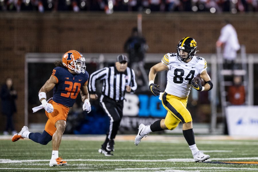 Iowa tight end Sam LaPorta runs the ball during a football game between Iowa and Illinois at Memorial Stadium in Champaign, Ill., on Saturday, Oct. 8, 2022.