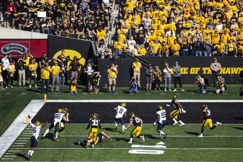 Michigan wide receiver Ronnie Bell scores a touchdown during a football game between Iowa and No. 4 Michigan at Kinnick Stadium in Iowa City on Saturday, Oct. 1, 2022. Bell rushed for 26 yards and a touchdown. The Wolverines defeated the Hawkeyes, 27-14.