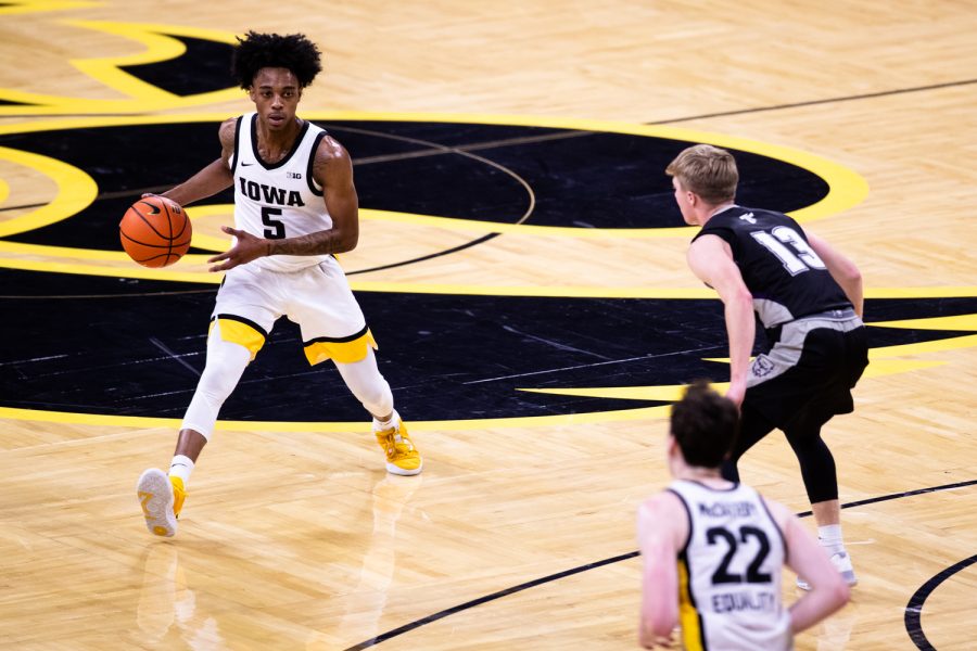 Iowa+guard+Dasonte+Bowen+looks+to+pass+the+ball+during+a+mens+exhibition+basketball+game+between+Iowa+and+Truman+State+at+Carver-Hawkeye+Arena+in+Iowa+City+on+Monday%2C+Oct.+31%2C+2022.+Bowen+led+the+team+in+assists+with+eight.+Iowa+defeated+Truman+State%2C+118-72.