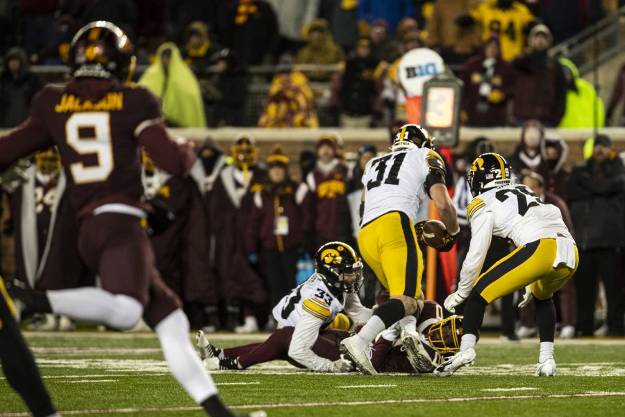 Iowa+linebacker+Jack+Campbell+intercepts+a+pass+during+a+football+game+between+Iowa+and+Minnesota+at+Huntington+Bank+Stadium+in+Minneapolis+on+Saturday%2C+Nov.+19%2C+2022.+Campbell+returned+the+ball+to+the+end+zone.+Officials+later+determined+Campbell+stepped+out+of+bounds+on+the+return.+The+Hawkeyes+defeated+the+Gophers%2C+13-10.+%28Jerod+Ringwald%2FThe+Daily+Iowan%29