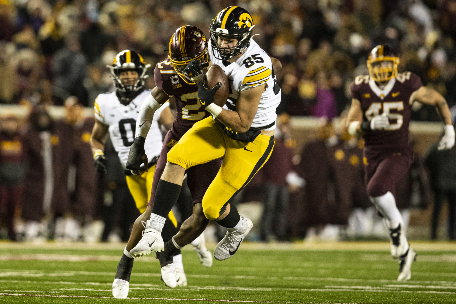 NCAA College Football Gambling expert picks for week 1 - The Daily Gopher