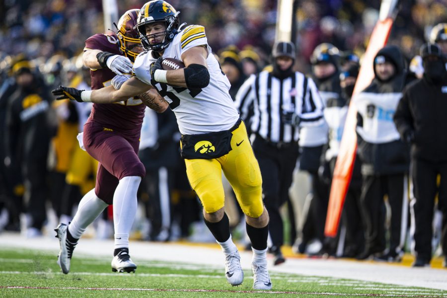 Iowa tight end Sam LaPorta runs after a reception during a football game between Iowa and Minnesota at Huntington Bank Stadium in Minneapolis on Saturday, Nov. 19, 2022. (Jerod Ringwald/The Daily Iowan)