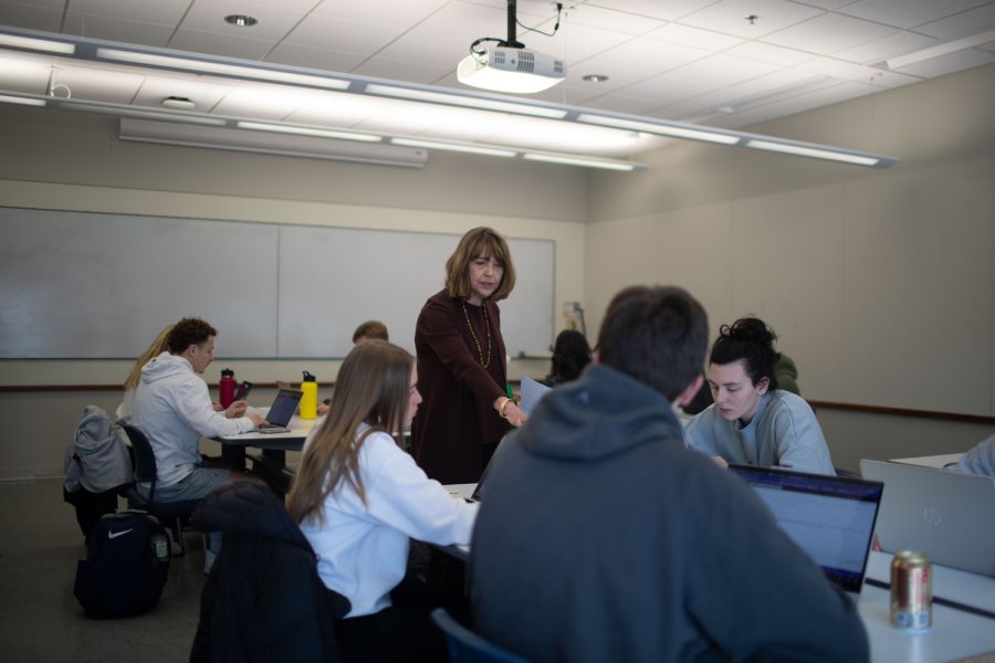 Professor Pamela Bourjaily teaches her class on Wednesday, March 22. Bourjaily is teaching her students proper business writing. (Cody Blissett/The Daily Iowan)