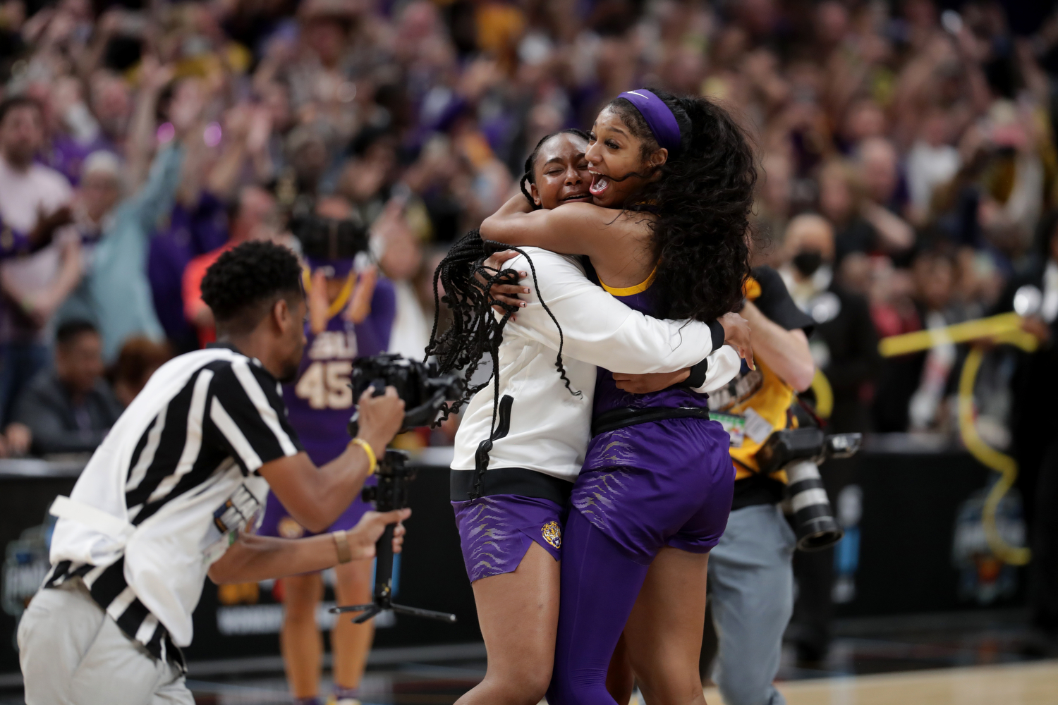 Angel Reese Hits You Can T See Me Celebration After LSU S Win Over   2023 04 02 WBB NCAA Champ DMH0021 