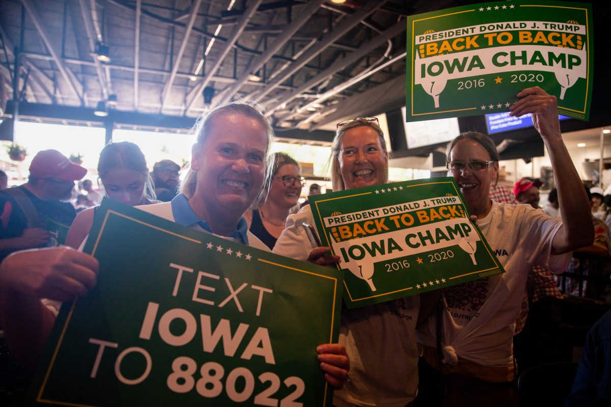 Three+sisters+pose+for+a+photo+while+waiting+for+former+president+Donald+Trump+to+speak+during+the+2023+Iowa+State+Fair+in+Des+Moines%2C+Iowa%2C+on+Saturday%2C+August+12%2C+2023.