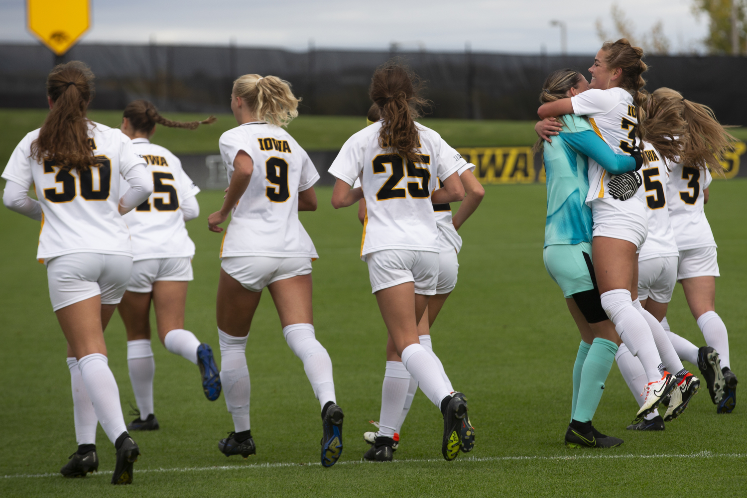 Iowa women’s soccer closes out regular season, qualifies for Big Ten ...