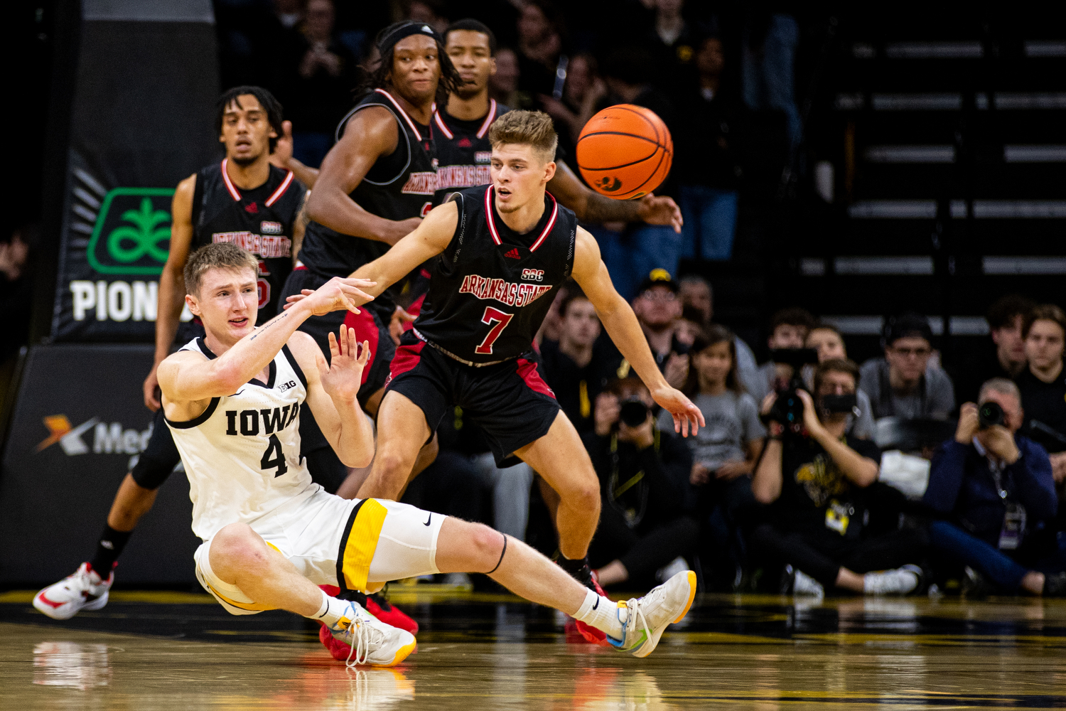 Iowa men's basketball notebook  Hawkeyes earn two-game split at Rady  Children's Invitational - The Daily Iowan