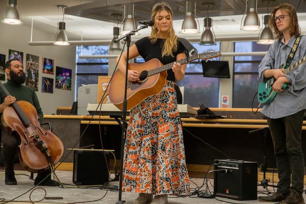 Iowa City singer Bella Moss performs at The Daily Iowan Headliners in The Daily Iowan newsroom on Saturday, Oct. 28, 2023. 