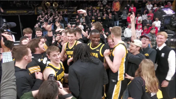 DITV Sports: Iowa Mens Basketball Upsets #20 Ranked Wisconsin Badgers in Front of Sell-Out Crowd