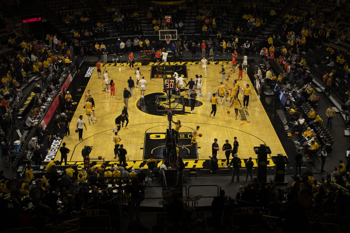 Iowa+and+Illinois+players+warm+up+before+a+men%E2%80%99s+basketball+game+between+Iowa+and+Illinois+in+Carver-Hawkeye+Arena+on+Sunday%2C+March+10%2C+2024.+Illinois+beat+Iowa+73-61.