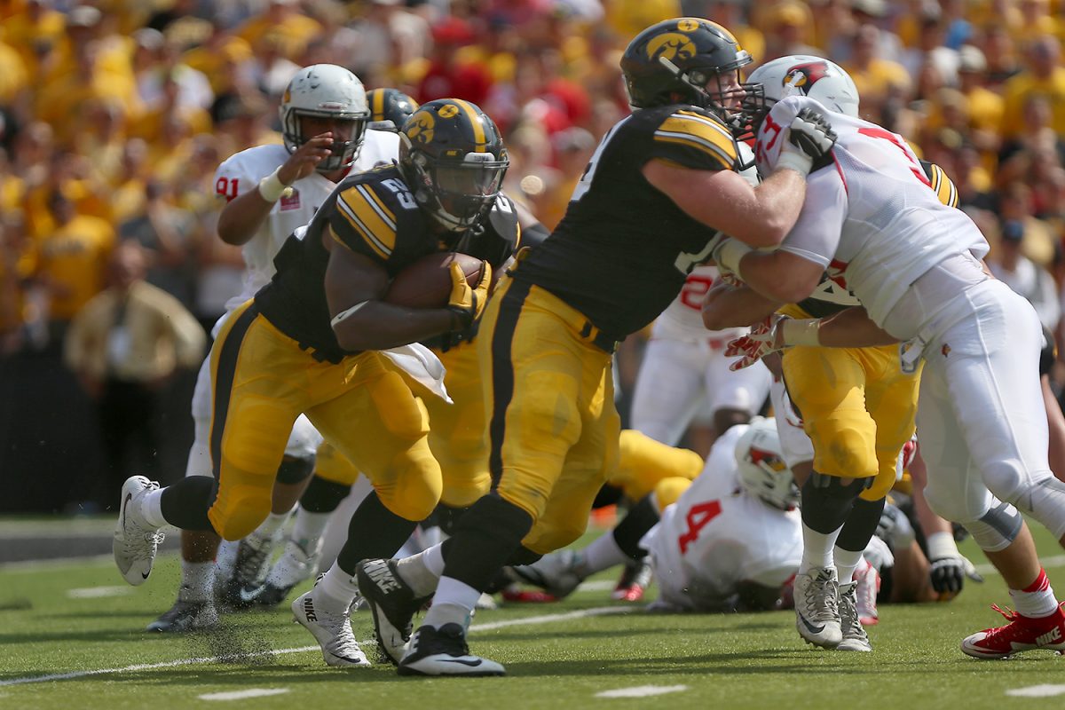 Iowa running back LeShun Daniels, Jr. runs with the ball during the Iowa-Illinois State game in Kinnick on Saturday, Sept. 5, 2015. The Hawkeyes will face the red birds on Saturday, Aug. 31, 2024. 