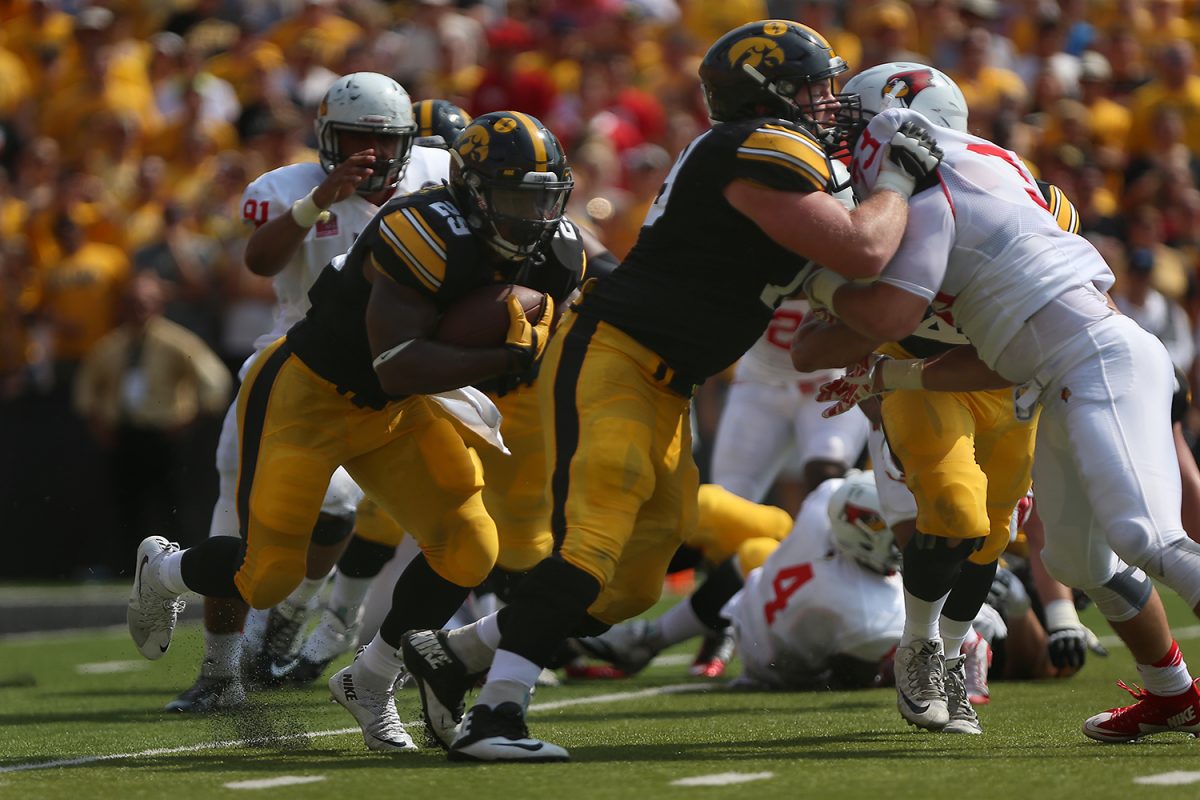 Iowa running back LeShun Daniels, Jr. runs with the ball during the Iowa-Illinois State game in Kinnick on Saturday, Sept. 5, 2015. The Hawkeyes will face the red birds on Saturday, Aug. 31, 2024. 