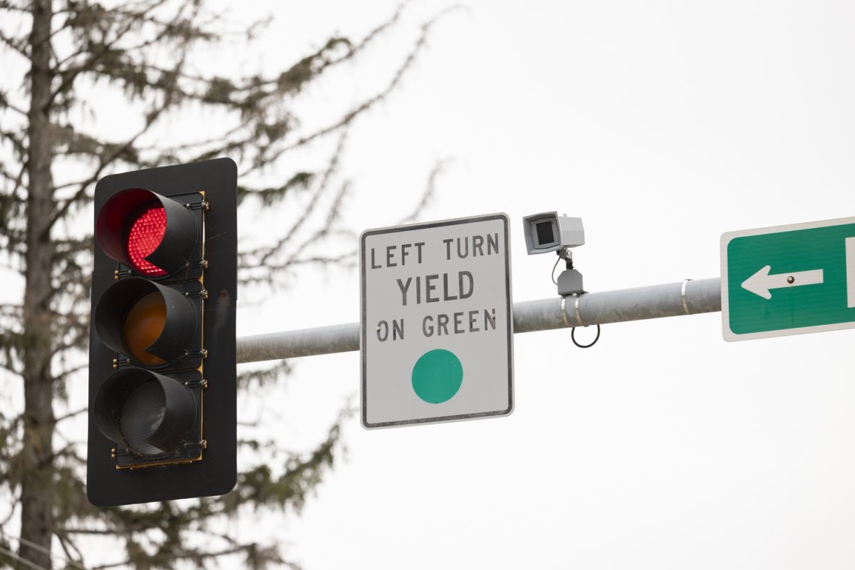 A traffic light on the intersection of Koser Avenue and Melrose Avenue in Iowa City on Oct. 14, 2024. University Heights is set to install additional traffic cameras along Melrose Avenue.